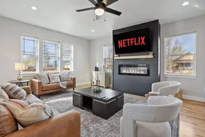 Image de 4br Near Downtown, Game Room, Sauna