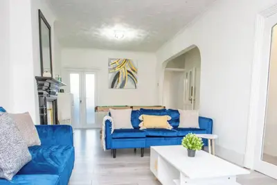 Image de Sunny 3br Home Near Portsmouth Park