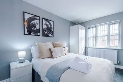 Image de Spacious 3-Br Escape in Coseley with Free Parking