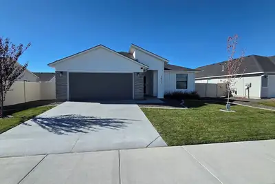 Image de 2+bedroom or single rm Caldwell Id Close to freeway restaurants shopping cats ok