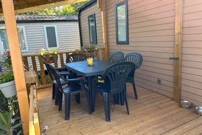 Image de Mobil-home 'De Luxe 6 Pers. ' avec piscine partagée, Wi-Fi et climatisation