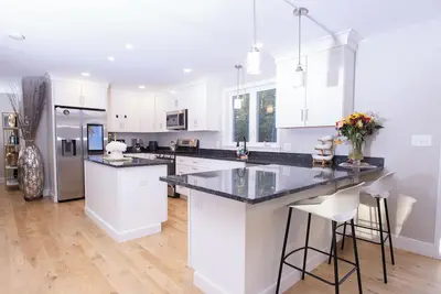Image de Spacious 4-bedroom building in lovely Danville with Ac