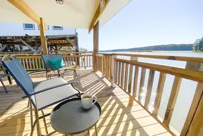 Image de Bernita's Point On Belle River- Waterfront +  Boat! - Ask about 4 night special!