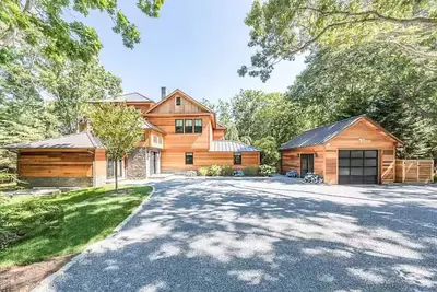 Image de Montauk modern beach home 7-bedroom, 5-star amenities, heated pool & hot tub