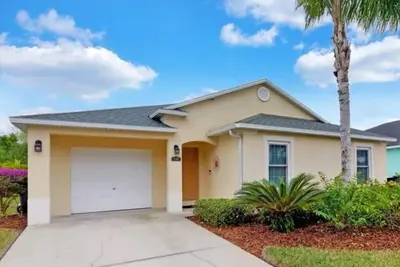 Image de Serene 4 bed home with lake and conservation views