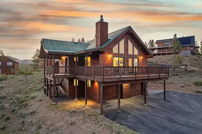 Image de Viewpoint at Tahoe Donner by Tahoe Getaways - Pet-Friendly 3br Ski Lease
