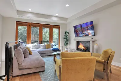 Image de Stylish 3br Townhouse with 2 Jacuzzi  and 1 private garage spot