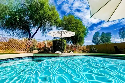 Image de Civic Centre: Resort Oasis>Open Kitchen>Priv Entry