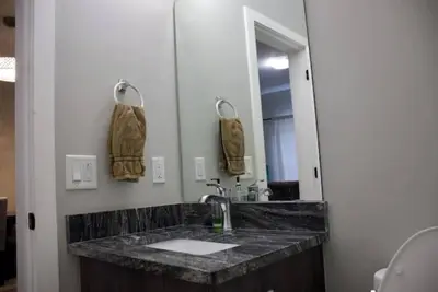 Image de Beautiful Lux Modern Duplex  in West Edmonton