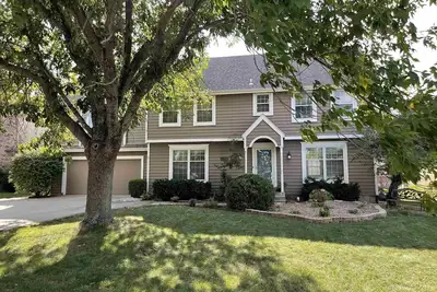 Image de Great Location 4 bedroom, 3 1/2 bath home