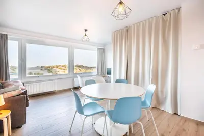 Image de Studio rénové avec vue sur mer