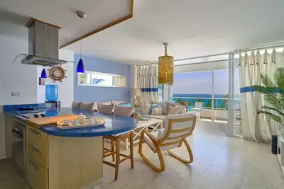 Image de Beachfront 7th Floor | King Bed | Ocean View Balcony