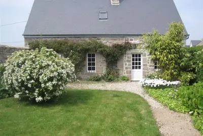 Image de Maison Indépendante près de la plage à Réville