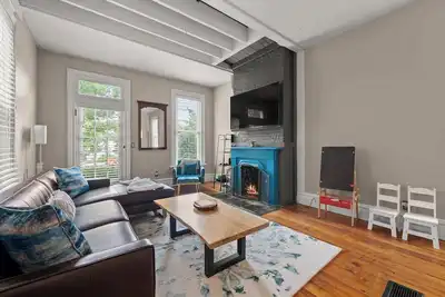 High Street Hideaway - For 8