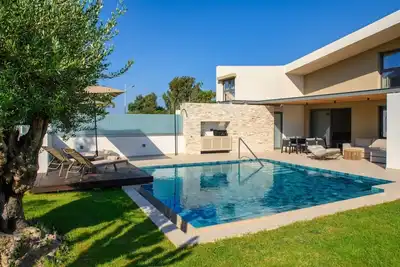 Image de Alluring Rhodes Villa | Villa Beta | 2bdr | Private Pool | Spacious Furnished.