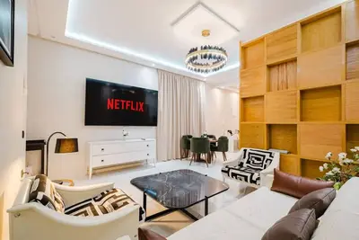 Image de Apart W/King Br- Ac & Parking-2/4 Guests- Central