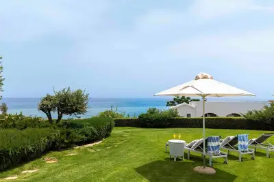 Image de Sirena Solis-Elevated coastal living at Sirena Bay