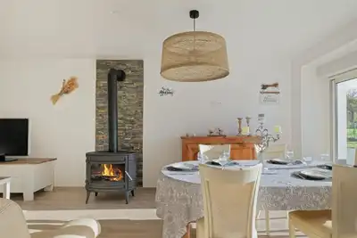 Image de Maison de vacances « La Clairière de Merlin » avec terrasse privée, jardin et Wi-Fi