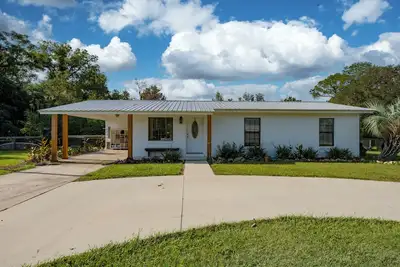 Image de 3/1 house in the country near Williston with Ac & huge yard!