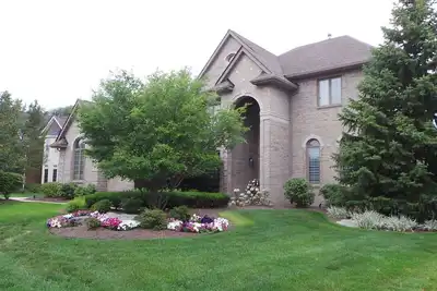 Image de Spacious 5-bedroom house in serene Canton great restaurants quiet  neighborhood!