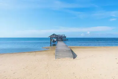 Image de Charming 2-bedroom bungalow in Sandy Bay with Ac