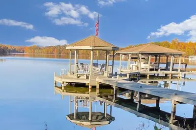Image de 5br Lakefront| Private Dock | Fire Pit| Kayaks