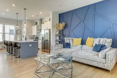 Image de 2 Mi to Zoo Atlanta: Modern Townhome w/ Balcony