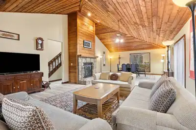 Image de New Listing! Family Friendly 4br Home in Prime Marietta Location | Close to Shops, Dining & Atlanta