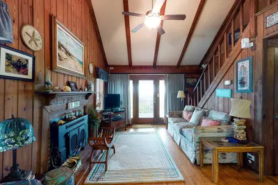 Image de Beautiful Home in Oceanfront Location w/Vaulted Ceilings, Free WiFi, Deck, W/D