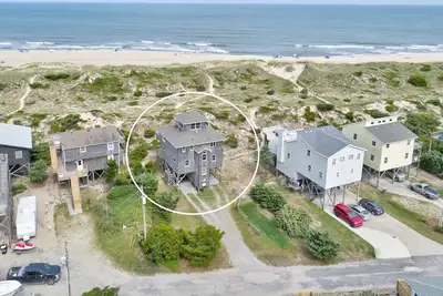 Image de Gray Haven #11-De: Oceanfront, dog-friendly, private hot tub, pool access