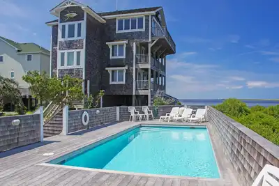 Image de Waterfront house with private hot tub, pool, sound view, & Ac - walk to dining