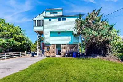 Image de Oceanfront Community Pool, New Owners, Newly Renovated, and dog friendly