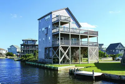 Image de Custom, Waterfront Home w/ Boat Ramp, Sound Views, Private Hot Tub, Shared Pool