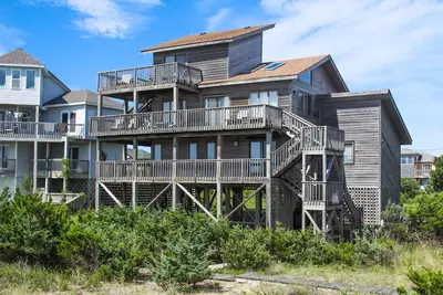 Image de Charming, Oceanfront Home w/Free WiFi, Private Hot Tub, W/D, and Shared Pool