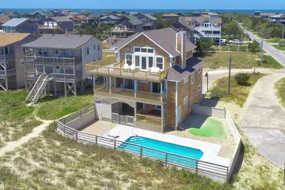 Image de Oceanfront dog-friendly home with outdoor pool, hot tub, & multiple decks
