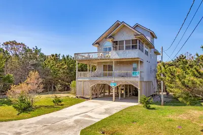 Image de Inviting, dog-friendly home with wraparound decks, washer/dryer & outdoor shower