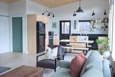 Image de Sunrise Cabin - Super Clean & Solar-powered