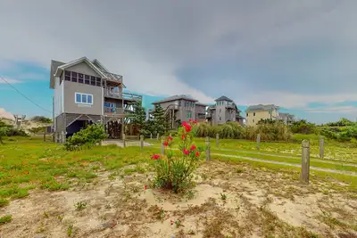 Image de Oceanfront 4 bedroom house w/ Ac, ocean view, WiFi, private W/D