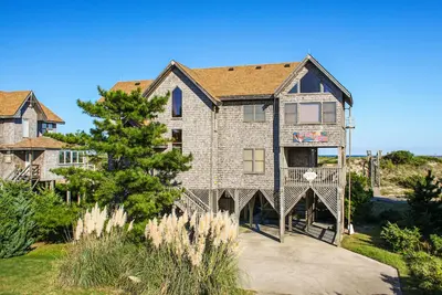 Image de Oceanfront 5 bedroom house w/ ocean view, private W/D, Ac, private hot tub