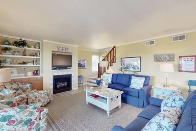 Image de Dog-friendly House w/Water View, Free WiFi, Ac, Private Hot Tub