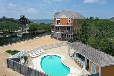 Image de Waterfront home with ocean views, private pool, hot tub, & Tesla/Ev charger