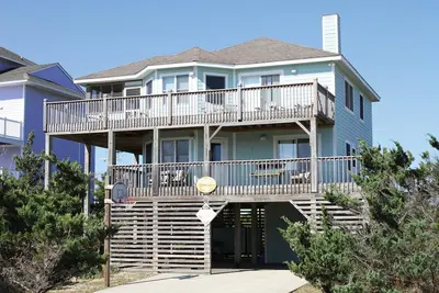 Image de Charming house with ocean view, private hot tub & pool access, washer/dryer & Ac