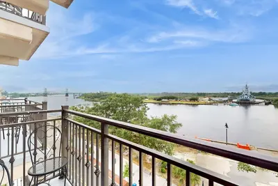 Image de Historical Riverfront Condo in Historic District, Highly Walkable Locale