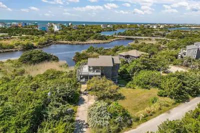 Image de Shallow Point: Creek Views, Expansive decks and Full Kitchen!