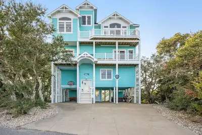 Image de Sound front home with amazing views, private pool, hot tub, theater & rec room