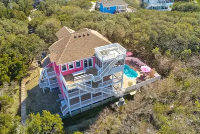 Image de Sound-view home with pool, hot tub, pool table, Ac, upgrades & washer/dryer