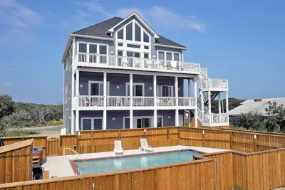 Image de Ocean-view home with central Ac, pool, & hot tub