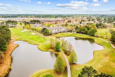 Image de Dreamy lakefront escape on 18th fairway with pools, tennis, & elevator