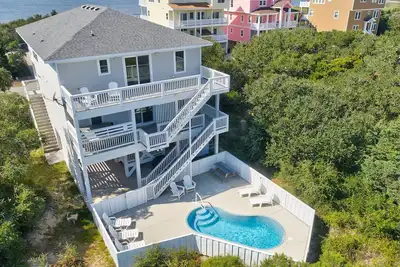 Image de Easy 'n Breezy: Sound access/views, private pool, hot tub