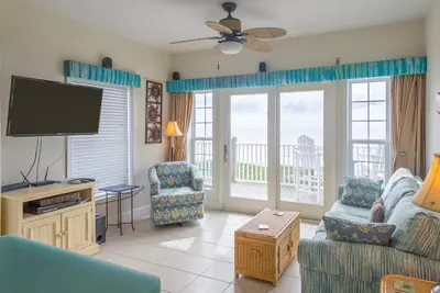 Image de 3rd-floor oceanfront condo with private deck, outdoor pool, hot tub - dog-friendly